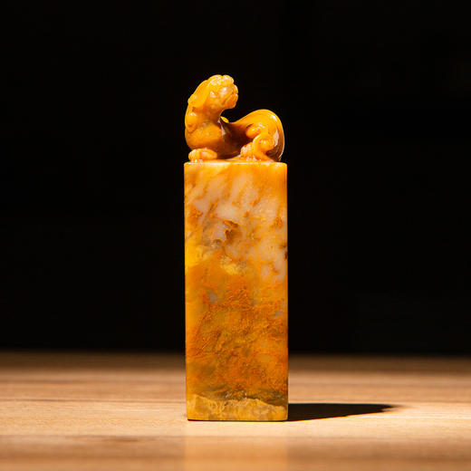 巴林黄冻老料雕“螭虎”方章 商品图4