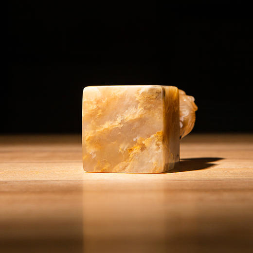 巴林福黄老料雕“螭虎”方章 商品图9