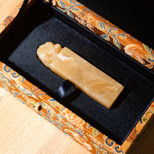 巴林石云水冻老料雕“螭虎”方章 商品图3