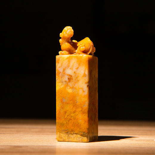 巴林黄冻老料雕“螭虎”方章 商品图0