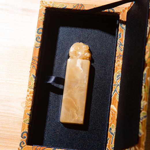 巴林石云水冻老料雕“螭虎”方章 商品图2