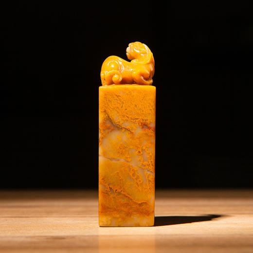 巴林黄冻老料雕“螭虎”方章 商品图6