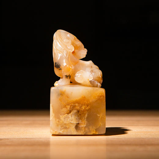 巴林福黄老料雕“螭虎”方章 商品图6