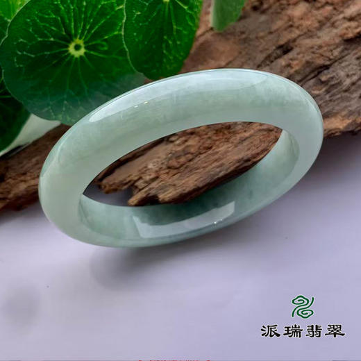 派瑞翡翠 翡翠手镯 糯种 浅绿 商品图0