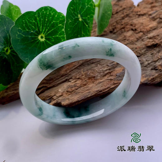 派瑞翡翠 翡翠手镯 糯种 浅绿飘花 商品图0