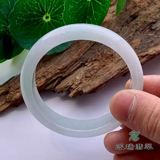 派瑞翡翠 翡翠手镯 糯种 浅绿 商品图3