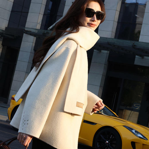 【特价不退换】【预售7天/短款】良木礼山羊绒大衣（围巾）（D2511102） 商品图0