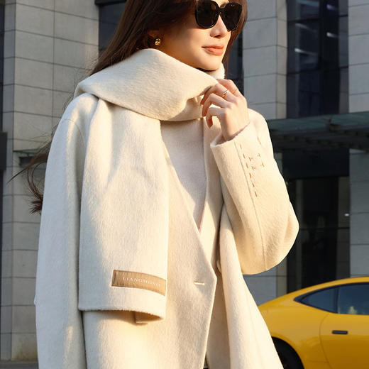 【特价不退换】【预售7天/短款】良木礼山羊绒大衣（围巾）（D2511102） 商品图2