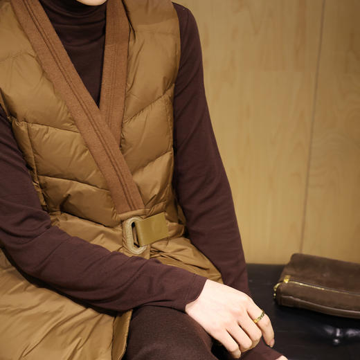 【预售7天】良木礼鹅绒马甲（D25102558） 商品图3