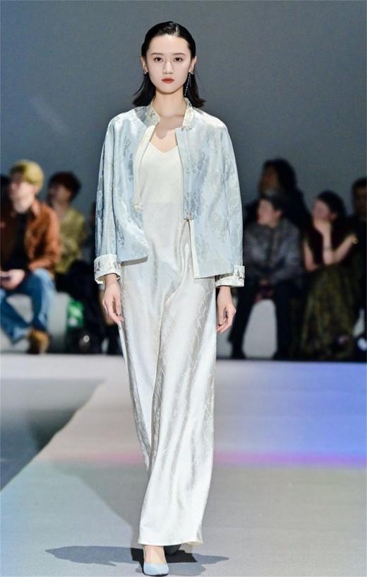 荷言HEYEH 嫣婉 斜裁提花丝毛吊带连衣裙A摆、可调节肩带 商品图0