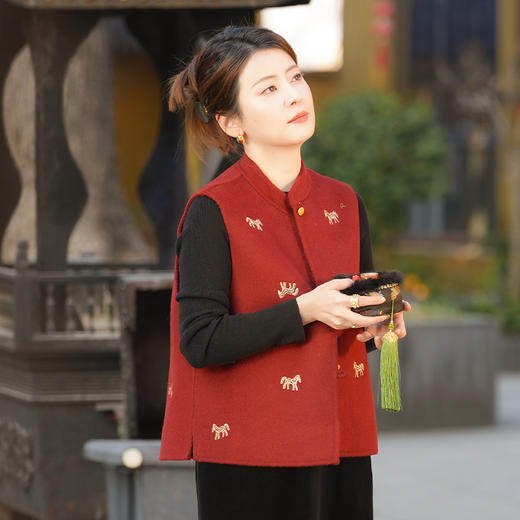 【预售7天】良木礼羊毛刺绣马甲（1307） 商品图3