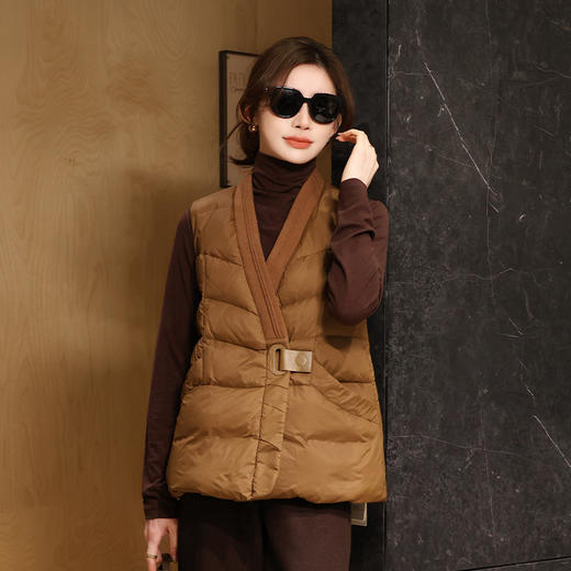 【预售7天】良木礼鹅绒马甲（D25102558） 商品图0