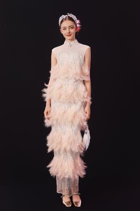 荷言HEYEN 观已 心形领羽毛改良旗袍无袖设计 亮片网纱拼接，烫钻+羽毛