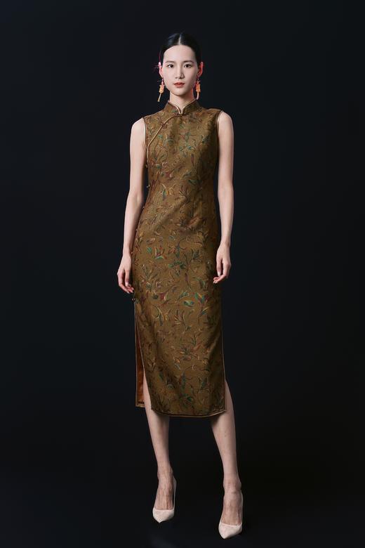 荷言HEYEN 蓼芳 桑蚕丝玉兰雅韵丝粘金皮提花无袖旗袍假襟斜襟设计镶嵌绲工艺领口 手工双色玫瑰花扣+玉石扣头 商品图1