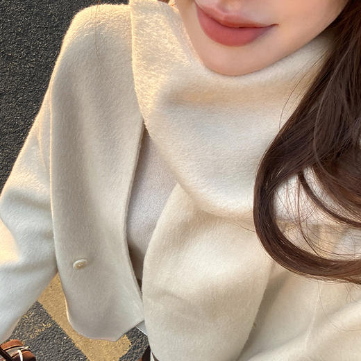 【特价不退换】【预售7天/短款】良木礼山羊绒大衣（围巾）（D2511102） 商品图4