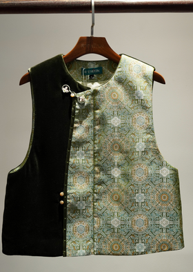 荷言HEYEN 八达瑞丽 绿地八达晕纹宋锦中式夹棉丝绒马甲 丝绒拼接宋锦 手工钉珠+花瓣硬盘扣+玉石扣头