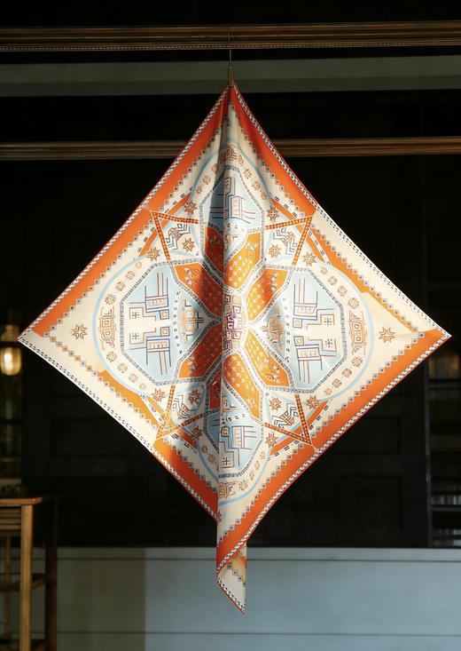 壮锦纹样桑蚕丝丝巾90*90cm 商品图2