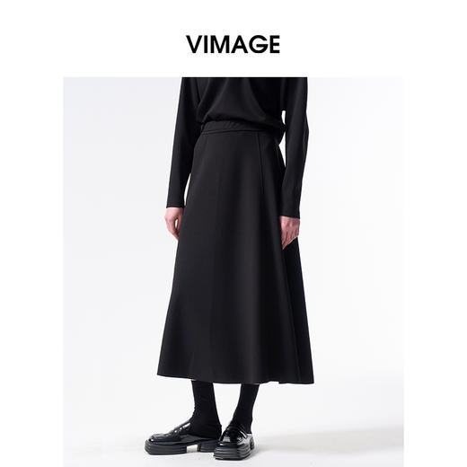 VIMAGE纬漫纪垂坠质感女士简约黑色高腰A字半身裙2026春季新款V2506204 商品图2
