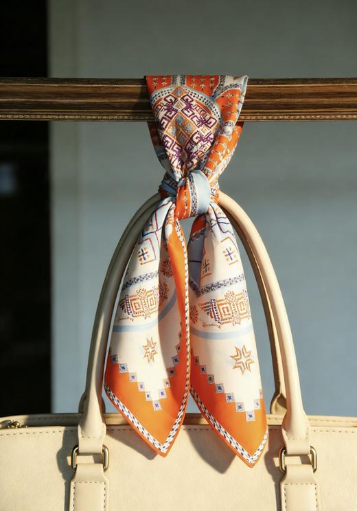 壮锦纹样桑蚕丝丝巾90*90cm 商品图1