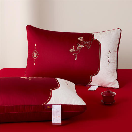 自然醒玉兰喜事婚庆枕-大红婚庆喜庆枕芯刺绣结婚枕头（送红礼袋）XK 商品图2
