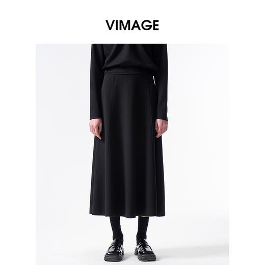 VIMAGE纬漫纪垂坠质感女士简约黑色高腰A字半身裙2026春季新款V2506204 商品图3