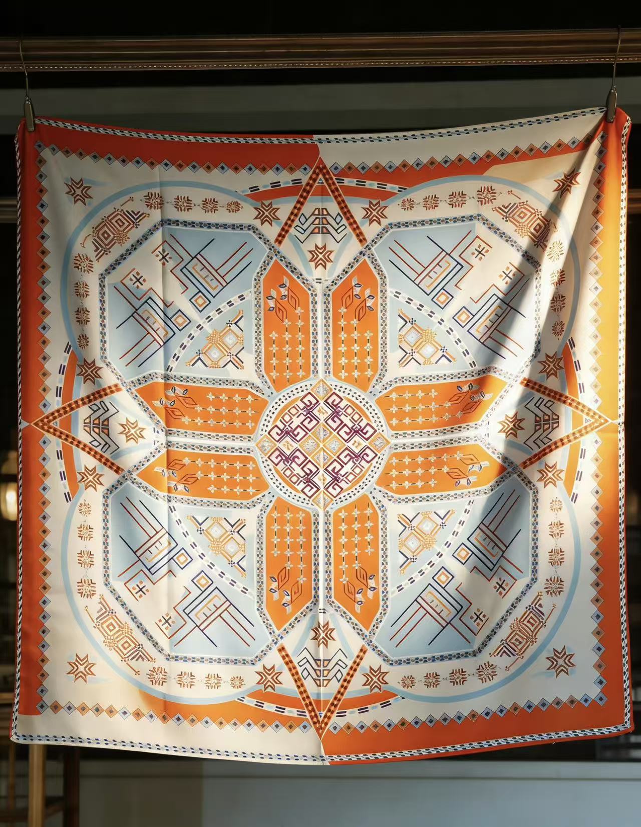 壮锦纹样桑蚕丝丝巾90*90cm