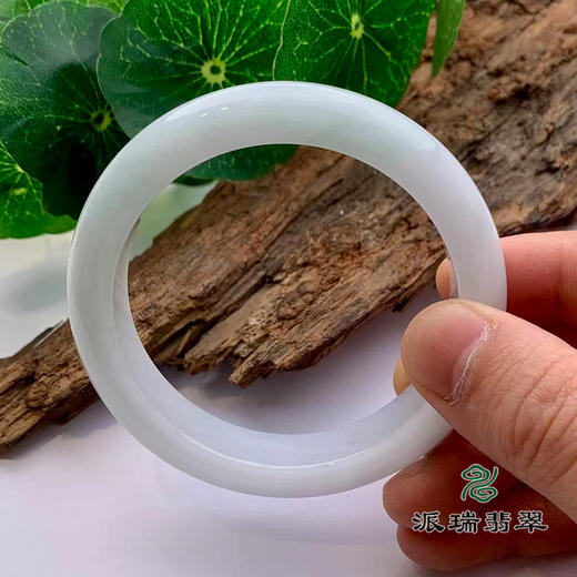 派瑞翡翠 翡翠手镯 糯种 浅绿 商品图1