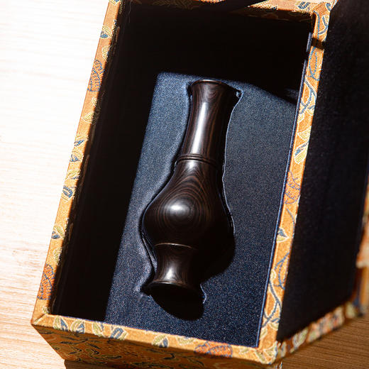 绝种老乌木制小赏瓶 商品图2