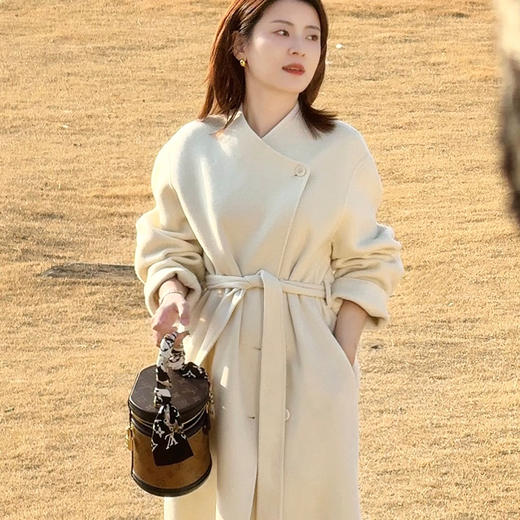 【特价不退换】【预售7天】良木礼羊毛大衣（腰带）（D251101812） 商品图5