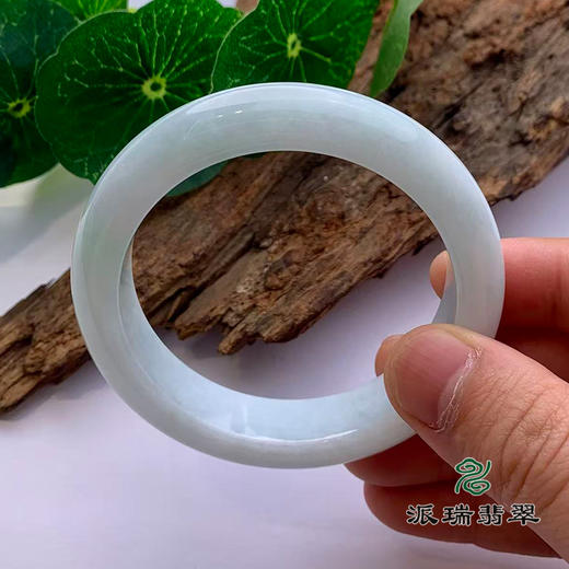 派瑞翡翠 翡翠手镯 糯种 浅绿 商品图3