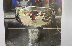 银色高脚陶瓷盆