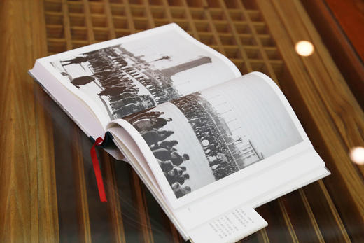 【签名+双印章】周恩来最后600天 作者顾保孜签名印章 摄影师杜修贤印章 商品图3