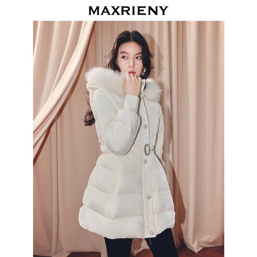 玛克门店发货：MAXRIENY优雅浪漫狐狸毛条立领收腰羽绒服(货号:MF86DC503) 商品图1