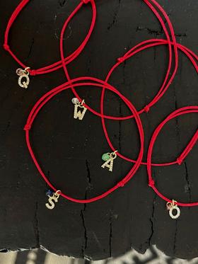 SpoiledBrat Jewelry 18K金钻石字母幸运红绳手链