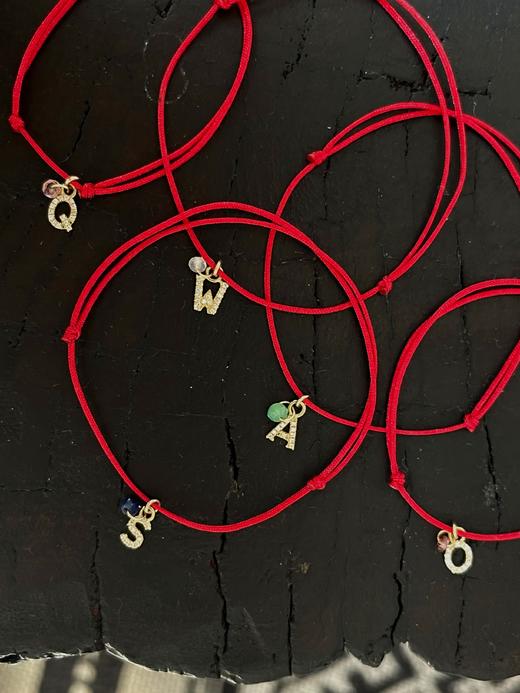 SpoiledBrat Jewelry 18K金钻石字母幸运红绳手链 商品图0