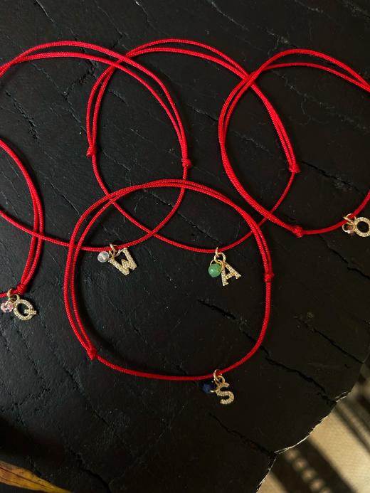 SpoiledBrat Jewelry 18K金钻石字母幸运红绳手链 商品图3