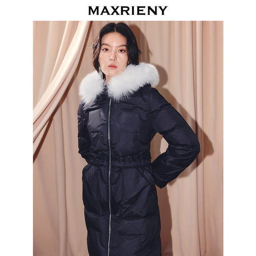 玛克门店发货：MAXRIENY简约廓形狐狸毛领超长过膝羽绒服(货号:MF86DC510) 商品图1