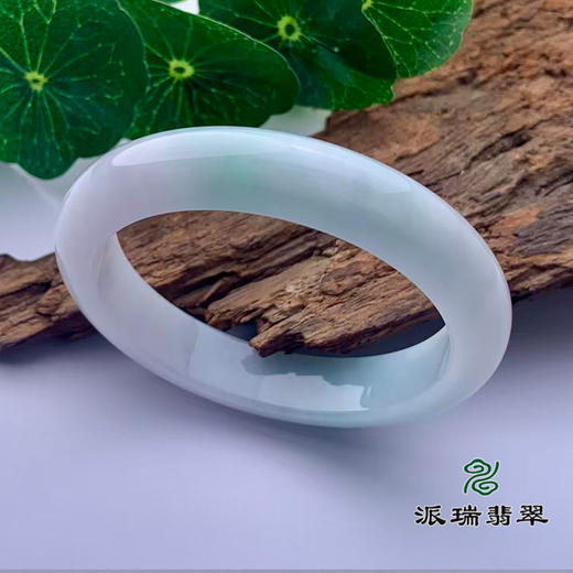 派瑞翡翠 翡翠手镯 糯种 浅绿色 商品图1