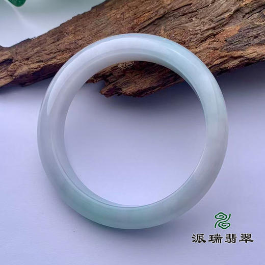 派瑞翡翠 翡翠手镯 糯种 浅绿色 商品图2