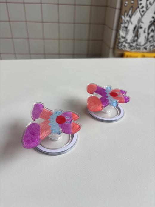 成都丨 whatever丨毛娃娃磁吸手机支架 商品图0