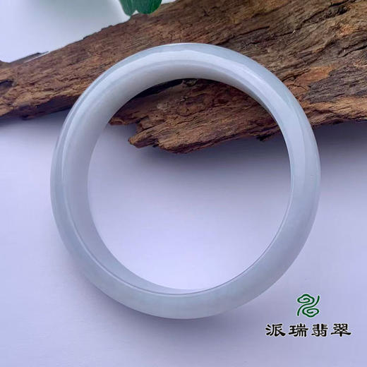 派瑞翡翠 翡翠手镯 糯种 浅绿色 商品图2
