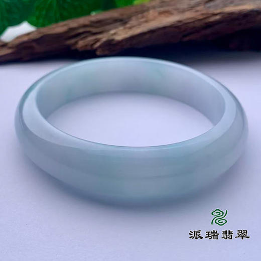 派瑞翡翠 翡翠手镯 糯种 浅绿色 商品图3