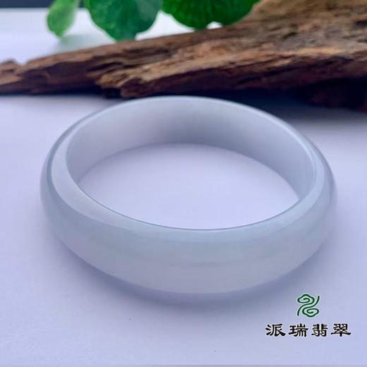 派瑞翡翠 翡翠手镯 糯种 浅绿色 商品图3