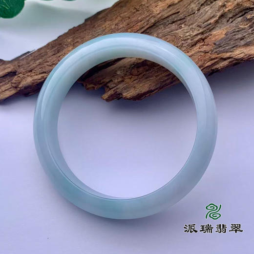 派瑞翡翠 翡翠手镯 糯种 浅绿色 商品图2