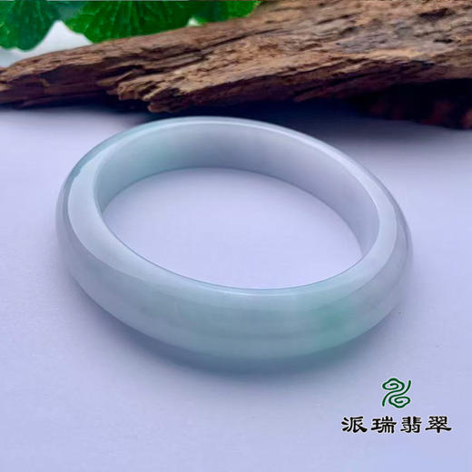 派瑞翡翠 翡翠手镯 糯种 浅绿色 商品图3