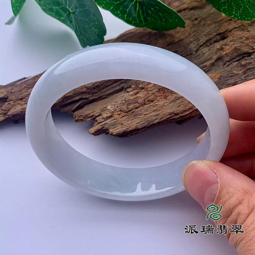派瑞翡翠 翡翠手镯 糯种 浅绿色 商品图1