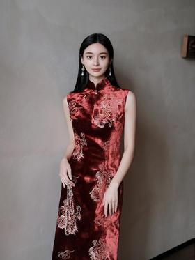 盛唐牡丹 | 金银瑞兽酒红色丝绒旗袍裙