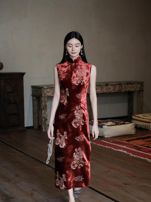 盛唐牡丹 | 金银瑞兽酒红色丝绒旗袍裙 商品图2