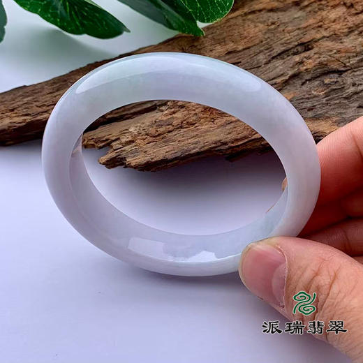 派瑞翡翠 翡翠手镯 糯种 浅绿色 商品图2