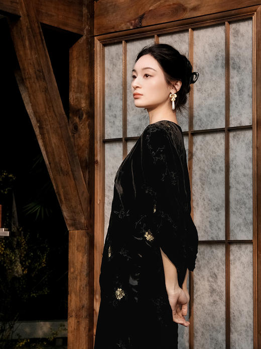 盛唐牡丹 | 黑金丝绒蝴蝶绣花长裙 商品图6